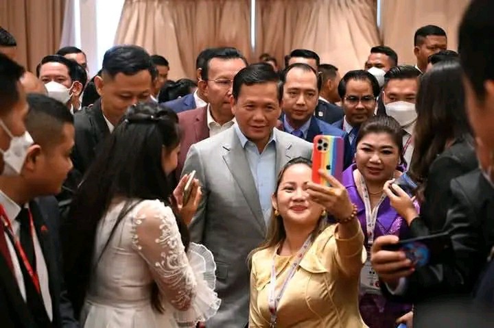 បងប្អូនអ្នកសារព័ត៌មានទទួលស្វាគមន៍យ៉ាងកក់ក្តៅចំពោះវត្តមានរបស់សម្តេចមហាបវរធិបតី ហ៊ុន ម៉ាណែត…