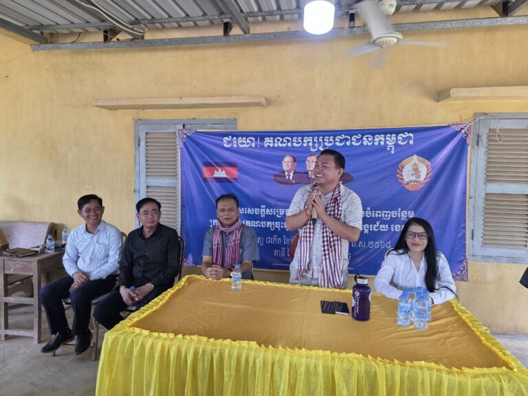 ទីប្រឹក្សាសម្តេចតេជោ អញ្ជើញទទួលយកអតីតសកម្មជនគាំទ្រគណបក្សប្រឆាំងនានា ដែលស្ម័គ្រចិត្តចូលមករួមរស់ជីវភាពនយោបាយជាមួយគណបក្សប្រជាជនកម្ពុជា នៅឃុំតានី ស្រុកអង្គរជ័យ ខេត្តកំពត