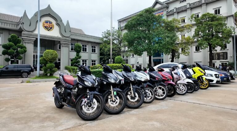 រថយន្ត និងម៉ូតូ ១៧គ្រឿង កែច្នៃបំពង់ស៊ីម៊ាំង បង្កសម្លេងរំខានដល់ពលរដ្ឋ ត្រូវបាន អាវុធហត្ថរាជធានីភ្នំពេញ នាំយកទៅអប់រំ!