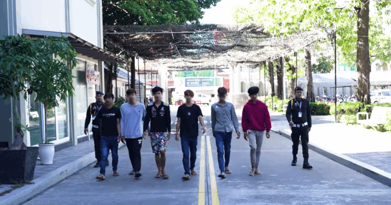 ក្មេងទំនើង០២ក្រុម កាប់គ្នានៅភ្នំពេញ ត្រូវលំបាកដល់អាវុធហត្ថតាមចាប់មកវិញ ចេញពីខេត្តមួយទៅខេត្តមួយ បាន ០៦នាក់!