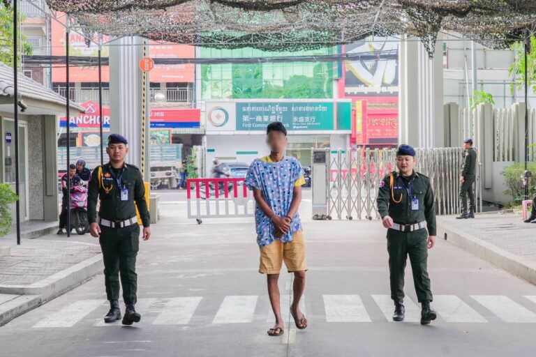 អាវុធហត្ថរាជធានីភ្នំពេញ ឃាត់ខ្លួនបុរសម្នាក់ បញ្ជូនទៅតុលាការពាក់ព័ន្ធករណីឃាតកម្ម!