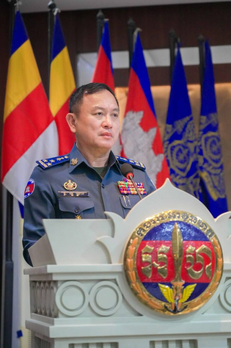 ឧត្តមសេនីយ៍ឯក រ័ត្ន ស្រ៊ាង អញ្ជើញដឹកនាំកិច្ចប្រជុំត្រួតពិនិត្យលទ្ធផលការងារការអនុវត្តតួនាទីភារកិច្ចកងរាជអាវុធហត្ថ និងត្រៀមបំពេញបេសកកម្ម ការពារសន្តិសុខ រក្សាសណ្តាប់ធ្នាប់ ក្នុងឱកាសបុណ្យចូលឆ្នាំចិន វៀតណាម!នា