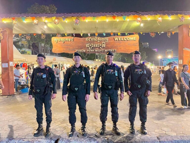 កម្លាំងកងរាជអាវុធហត្ថរាជធានីភ្នំពេញ ចូលរួមល្បាត ការពារ​សន្តិសុខ​ សុវត្ថិភាព​ រក្សាសណ្ដាប់​ធ្នាប់​ និងសង្គ្រោះបន្ទាន់ ​ជូន​បងប្អូន​ប្រជាពលរដ្ឋ​ ធ្វើដំណើរកំសាន្ត នៅតាមដងផ្លូវថ្មើរជើង (Walk Street) ថ្ងៃទី២១-២២ ខែកុម្ភៈ ឆ្នាំ២០២៦។