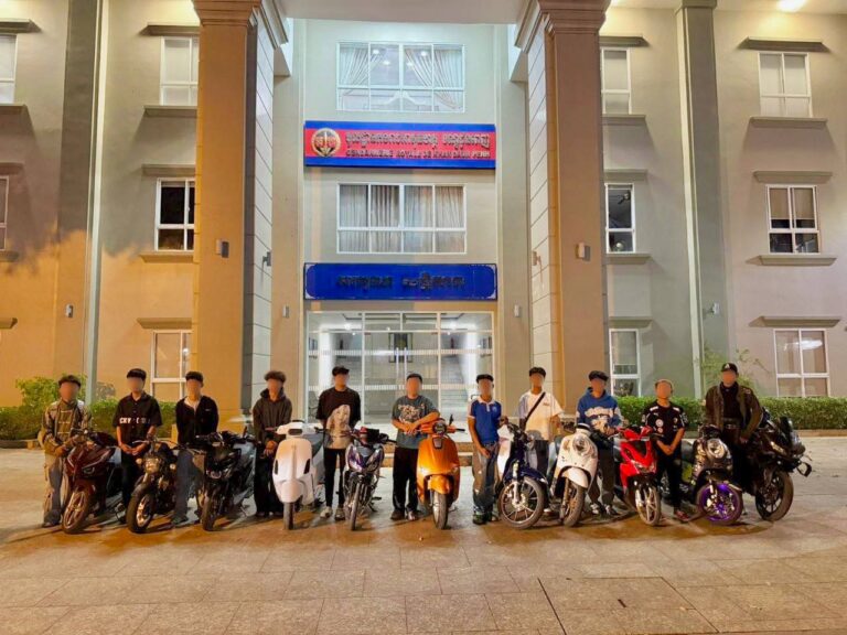 ក្មេងទំនើង ១៤នាក់ និងម៉ូតូ ១៤គ្រឿង ត្រូវអាវុធហត្ថរាជធានីភ្នំពេញ ឆ្មក់បង្ក្រាបយកទៅព្រមាន និងអប់រំ ពាក់ព័ន្ធករណីកែច្នៃបំពង់ស៊ីម៊ាំងម៉ូតូខុសលក្ខណៈបច្ចេកទេស