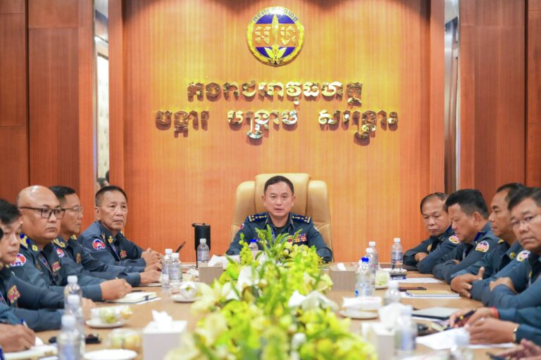 អាវុធហត្ថរាជធានីភ្នំពេញ ចូលរួមក្នុងកិច្ចប្រជុំផ្សព្វផ្សាយផែនការស្វ័យត្រួតពិនិត្យចំនួនទ័ព-កូន និងនីតិវិធីដាក់យោធិន នៃកងរាជអាវុធហត្ថ ឲ្យចូលសោធននិវត្តន៍!