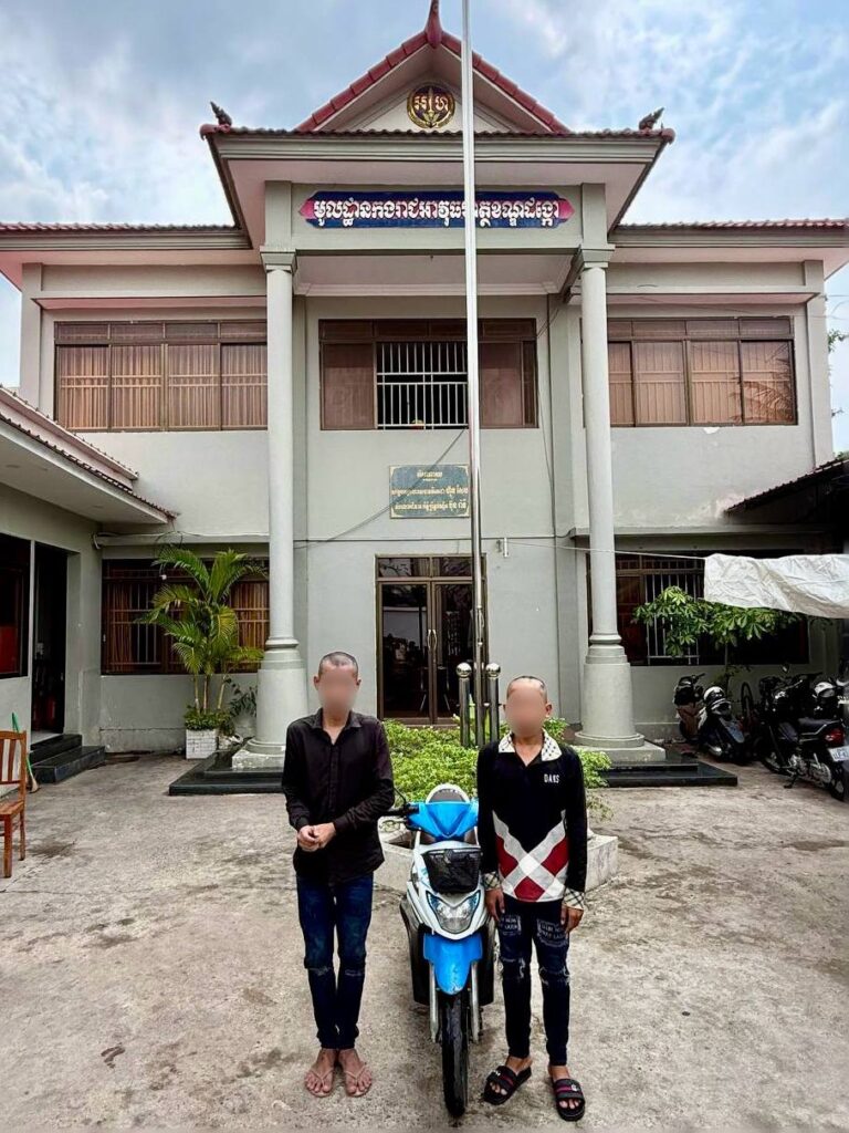 អាវុធហត្ថរាជធានីភ្នំពេញ បង្ក្រាបក្មេងទំនើង បង្ហោះម៉ូតូលើផ្លូវសាធារណៈ បាន០២នាក់