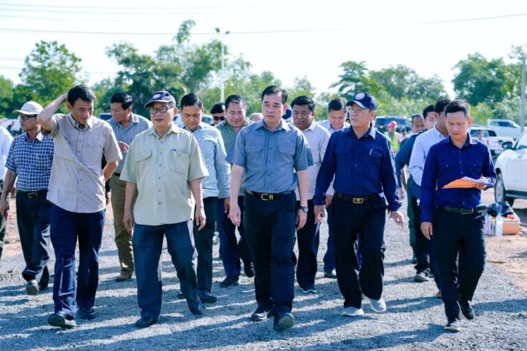 អភិបាលខេត្តកំពង់ចាម ចូលរួមជាមួយតំណាងក្រសួងសាធារណការ និងដឹកជញ្ជូន អញ្ជើញចុះពិនិត្យទីតាំងត្រៀមរៀបចំពិធីសម្ពោធកំណាត់ផ្លូវជាតិលេខ៧ (ស្គន់-ក្រុងកំពង់ចាម)