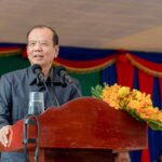 ឯកឧត្តមបណ្ឌិត ជា វ៉ាន់ដេត រដ្ឋមន្ត្រីក្រសួងប្រៃសណីយ៍ និងទូរគមនាគមន៍ និងជាប្រធានក្រុមការងាររាជរដ្ឋាភិបាលចុះមូលដ្ឋានខេត្តតាកែវ បានអញ្ជើញជួបសំណេះសំណាលជាមួយនិវត្តន៍ជន និងអតីតយុទ្ធជន