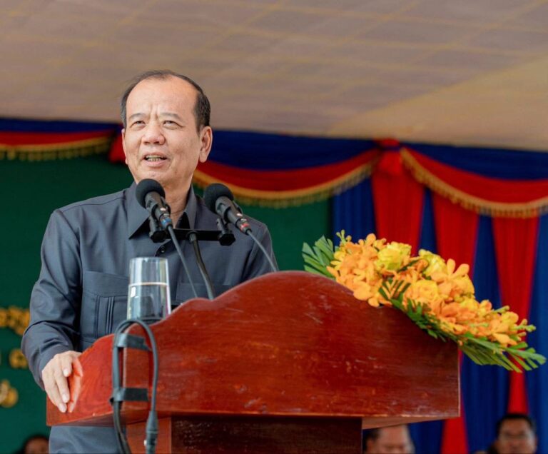 ឯកឧត្តមបណ្ឌិត ជា វ៉ាន់ដេត រដ្ឋមន្ត្រីក្រសួងប្រៃសណីយ៍ និងទូរគមនាគមន៍ និងជាប្រធានក្រុមការងាររាជរដ្ឋាភិបាលចុះមូលដ្ឋានខេត្តតាកែវ បានអញ្ជើញជួបសំណេះសំណាលជាមួយនិវត្តន៍ជន និងអតីតយុទ្ធជន