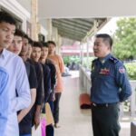 លោកឧត្តមសេនីយ៍ត្រី ម៉េង ស្រ៊ុន បានអញ្ជើញដឹកនាំក្រុមការងារកងរាជអាវុធហត្ថខេត្តកំពង់ស្ពឺ​ ជួបសំណេះសំណាល និងធ្វើការចែកពាក្យប្រឡងជ្រើសរើសយោធិន នៃកងរាជអាវុធហត្ថ ដល់សិស្ស និស្សិត យុវជនទាំងអស់ដែលមានលក្ខណសម្បត្តិគ្រប់គ្រាន់ទៅតាមលក្ខខណ្ឌកំណត់(ដោយមិនគិតប្រាក់) ស្ថិត​នៅ​ បញ្ជាការ​ដ្ឋាន​កង​រាជ​អាវុធហត្ថ​ខេត្ត​កំពង់ស្ពឺ..