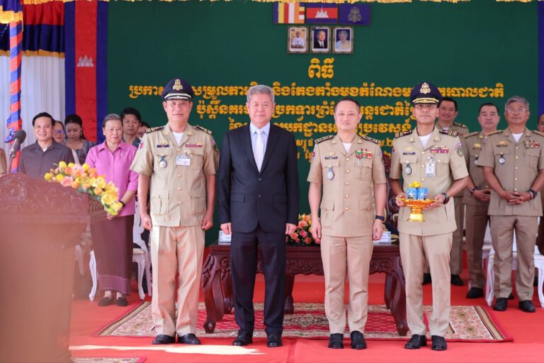 ឯកឧត្តម គួច ចំរើន អភិបាលខេត្តកណ្ដាល ជម្រុញដល់នាយប៉ុស្តិ៍នគរបាលច្រកទ្វារព្រំដែនអន្តរជាតិជ្រៃធំថ្មី ត្រូវយកចិត្តទុកដាក់អភិវឌ្ឍន៍សមត្ថភាពរបស់ខ្លួន តាមរយៈការធ្វើទំនើបកម្មឌីជីថលអន្តោប្រវេសន៍ ធ្វើយ៉ាងណាឱ្យមានភាពងាយស្រួលសម្រាប់ភ្ញៀវអន្តរជាតិដែលឆ្លងកាត់ច្រកទ្វារនេះ!