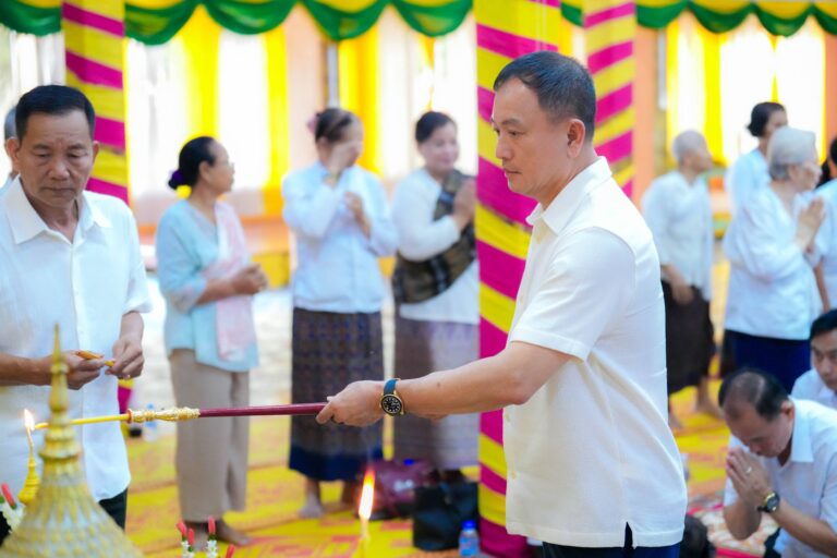 ថ្ងៃបិណ្ឌវេនទី១៣! ឧត្តមសេនីយ៍ឯក រ័ត្ន ស្រ៊ាង នាំទេយ្យទានប្រគេនព្រះសង្ឃក្នុងវត្តកែវមុនី (ហៅវត្តគោករលួស) សង្កាត់ព្រែកកំពឹស ខណ្ឌដង្កោ!